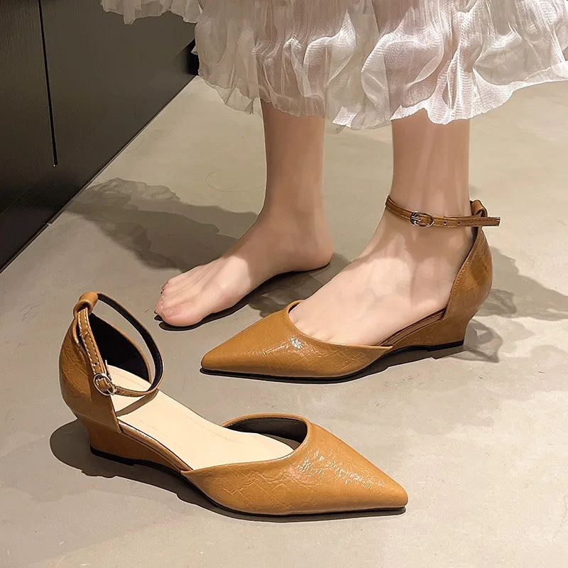 Women's fashionable pointed-toe platform sandals. 2026 summer new style elegant single-strand bow tie high heels. Sizes 35-42