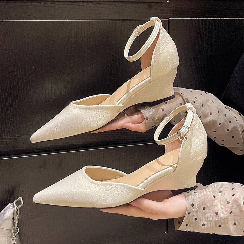 Women's fashionable pointed-toe platform sandals. 2026 summer new style elegant single-strand bow tie high heels. Sizes 35-42