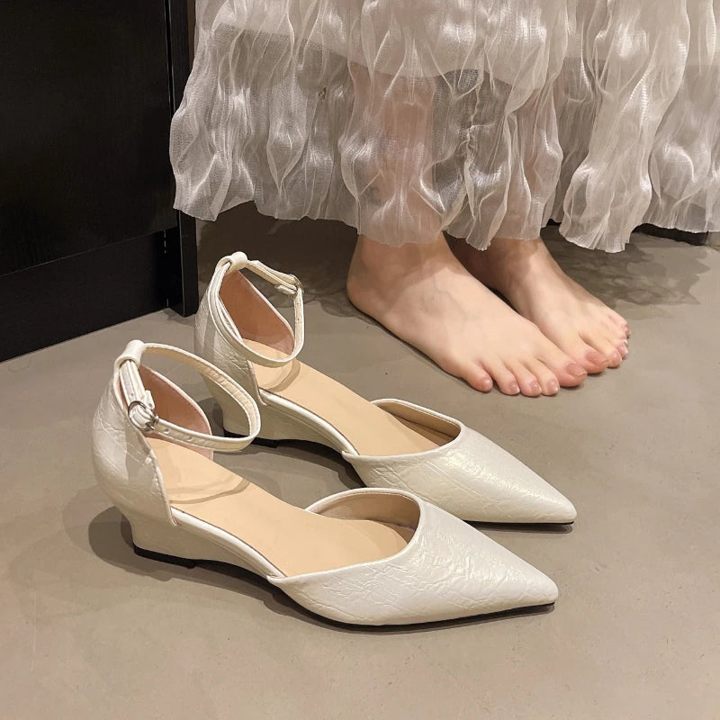 Women's fashionable pointed-toe platform sandals. 2026 summer new style elegant single-strand bow tie high heels. Sizes 35-42