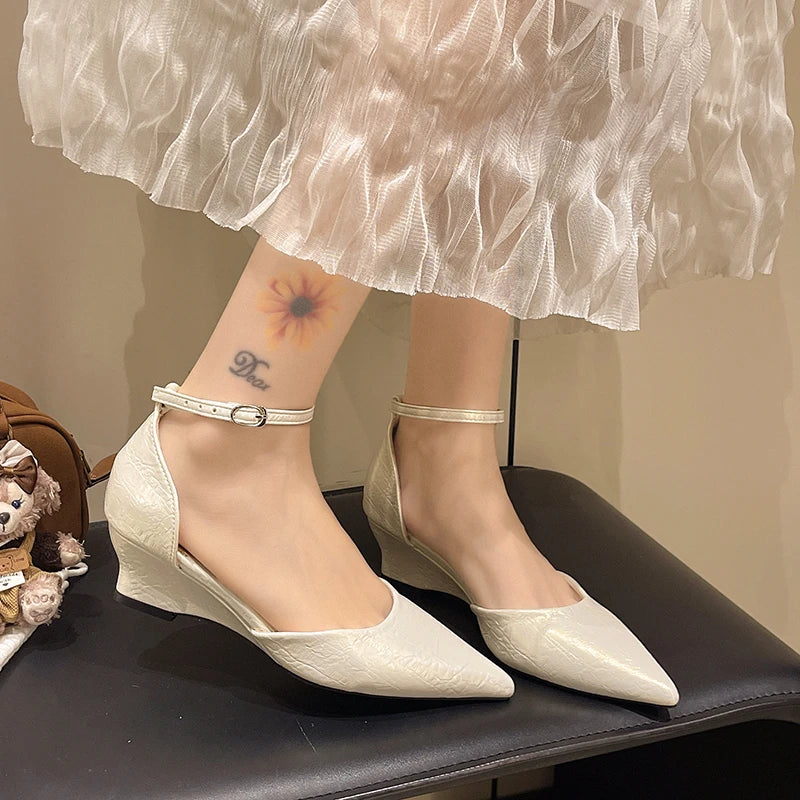 Women's fashionable pointed-toe platform sandals. 2026 summer new style elegant single-strand bow tie high heels. Sizes 35-42