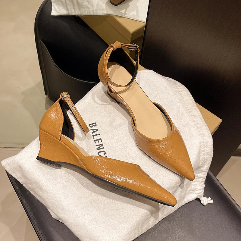 Women's fashionable pointed-toe platform sandals. 2026 summer new style elegant single-strand bow tie high heels. Sizes 35-42