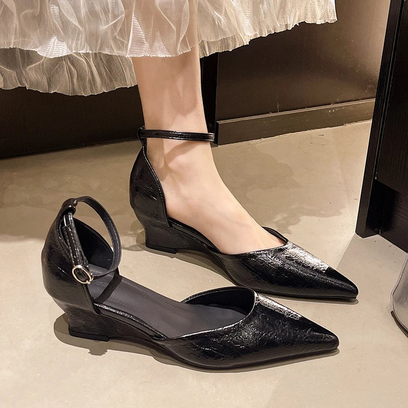 Women's fashionable pointed-toe platform sandals. 2026 summer new style elegant single-strand bow tie high heels. Sizes 35-42