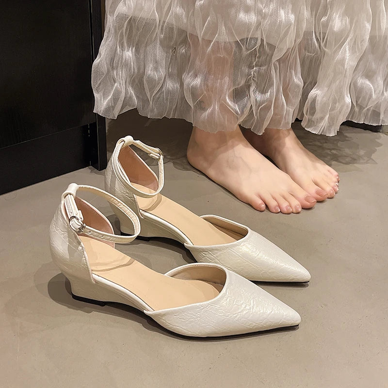 Women's fashionable pointed-toe platform sandals. 2026 summer new style elegant single-strand bow tie high heels. Sizes 35-42