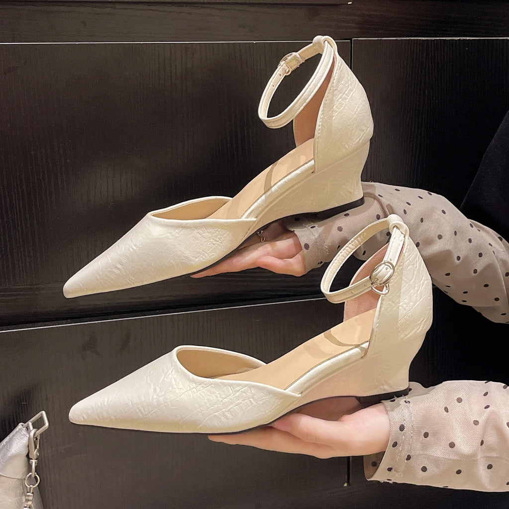 Women's fashionable pointed-toe platform sandals. 2026 summer new style elegant single-strand bow tie high heels. Sizes 35-42