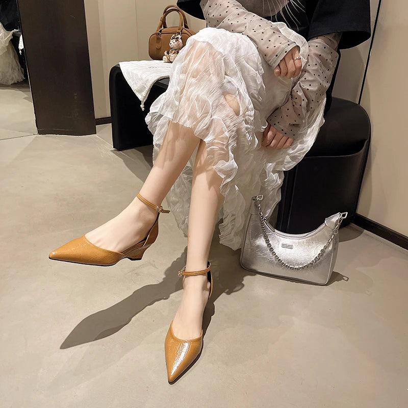 Women's fashionable pointed-toe platform sandals. 2026 summer new style elegant single-strand bow tie high heels. Sizes 35-42