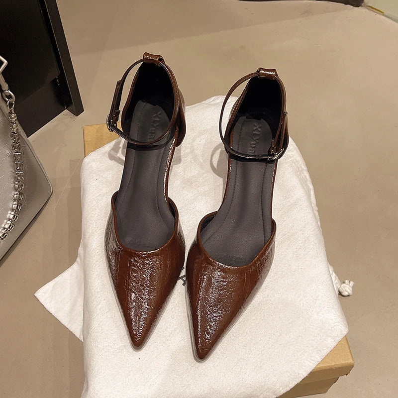 Women's fashionable pointed-toe platform sandals. 2026 summer new style elegant single-strand bow tie high heels. Sizes 35-42