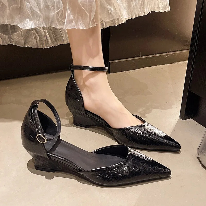Women's fashionable pointed-toe platform sandals. 2026 summer new style elegant single-strand bow tie high heels. Sizes 35-42