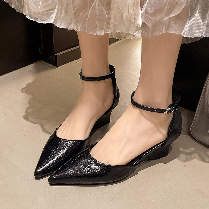 Women's fashionable pointed-toe platform sandals. 2026 summer new style elegant single-strand bow tie high heels. Sizes 35-42