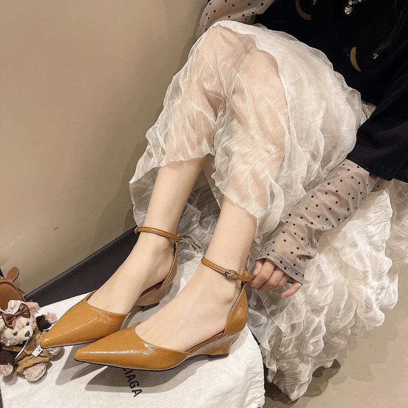 Women's fashionable pointed-toe platform sandals. 2026 summer new style elegant single-strand bow tie high heels. Sizes 35-42
